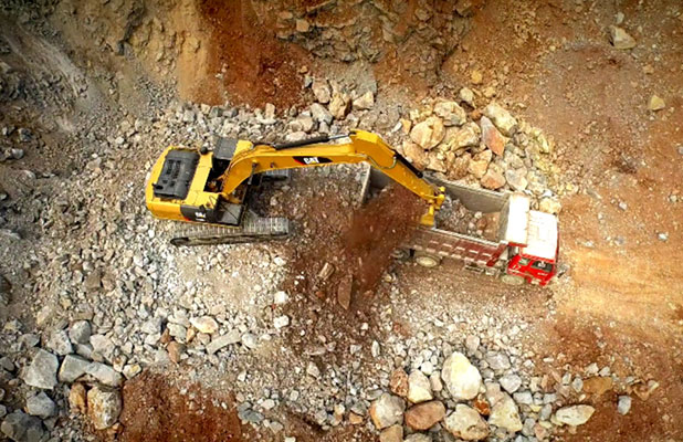 產品廣告-卡特彼勒中挖